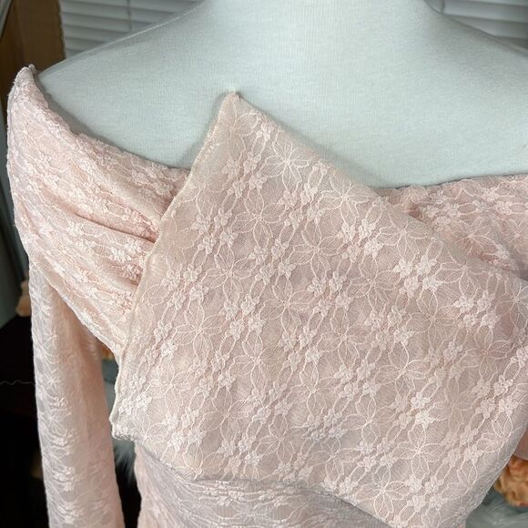 All in Favor Lace Side Ruched Off the Shoulder Top XL NWT - Picture 8 of 8